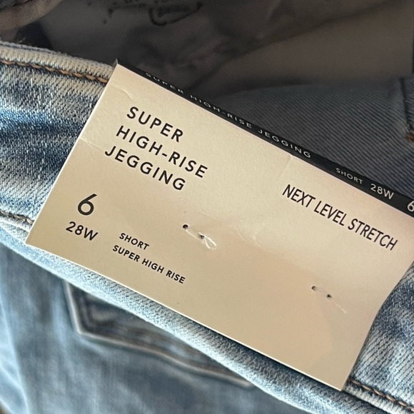 American Eagle nwt damaged return distressed super high rise jegging - Picture 11 of 16